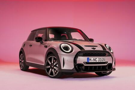 El MINI Cooper 2022 se sacude los años con un facelift que ajusta diseño, equipamiento y potencia