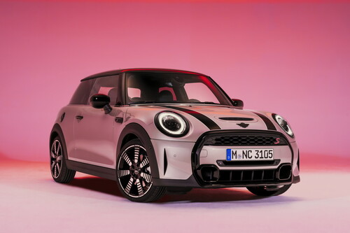 El MINI Cooper 2022 se sacude los años con un facelift que ajusta diseño, equipamiento y potencia