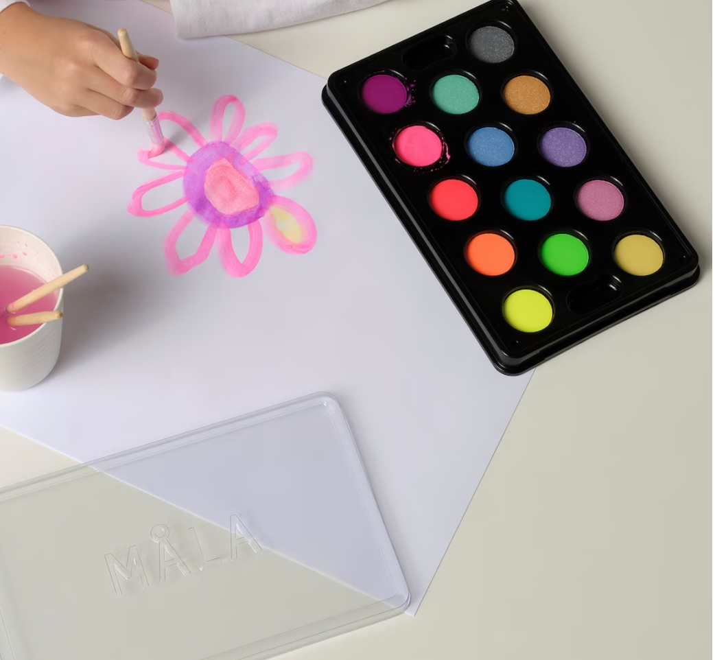 MÅLA. Acuarelas, caja de 14, colores variados