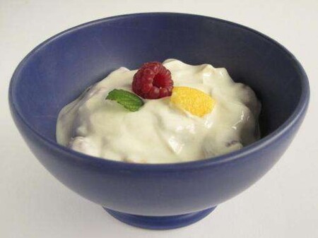 Comer yogur puede ayudar a los adultos con presión arterial alta