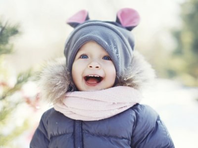 Esta es toda la ropa que necesitas (sin exagerar) para abrigar a tu bebé 