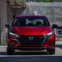 Nissan quiere quitarse de encima a los autos chinos en México con un plan sencillo: tener refacciones más rápido. Así es como reducirán sus tiempos de entrega 