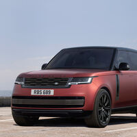 El nuevo Range Rover híbrido enchufable ya está disponible en España, desde 135.550 euros