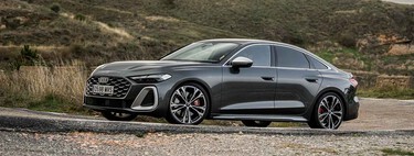 Probamos el nuevo Audi A5: tiene más puertas y pantallas que nunca y a la vez es un coche más divertido