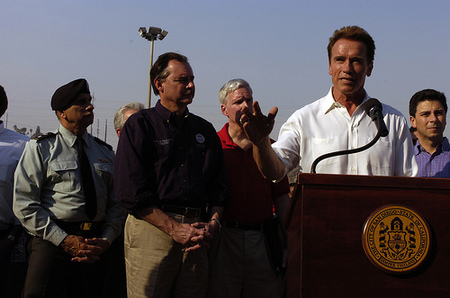 Schwarzenegger, mano dura ante la crisis