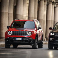 Los Jeep Renegade y Compass 4xe sumergen a la marca por primera vez al mundo de los híbridos enchufables