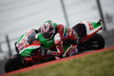 Aleix Espargaró: "En Aprilia deben trabajar. Es inadmisible abandonar tres veces por romper el motor"