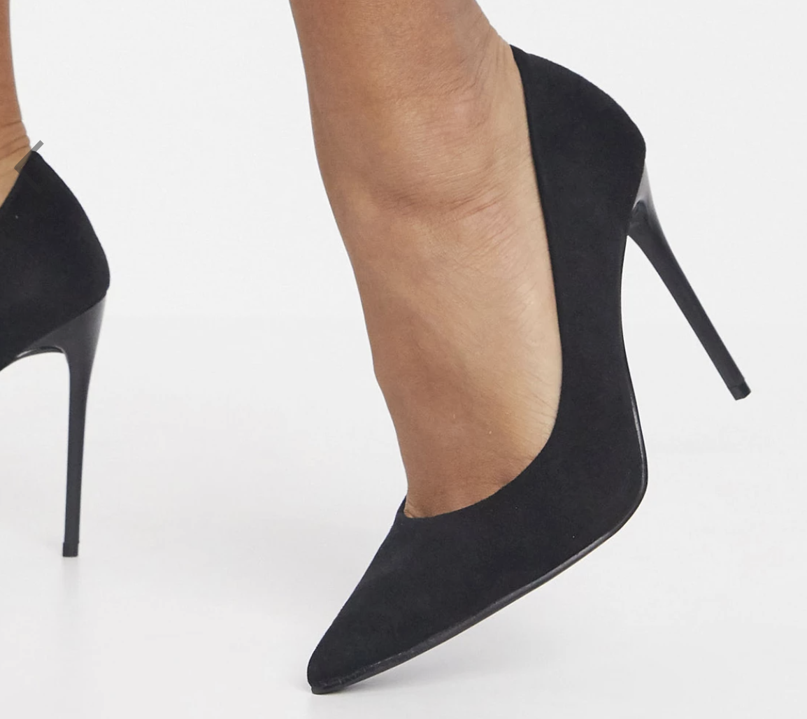 Zapatos de salón negros con tacón de aguja de antelina Stacey de Schuh