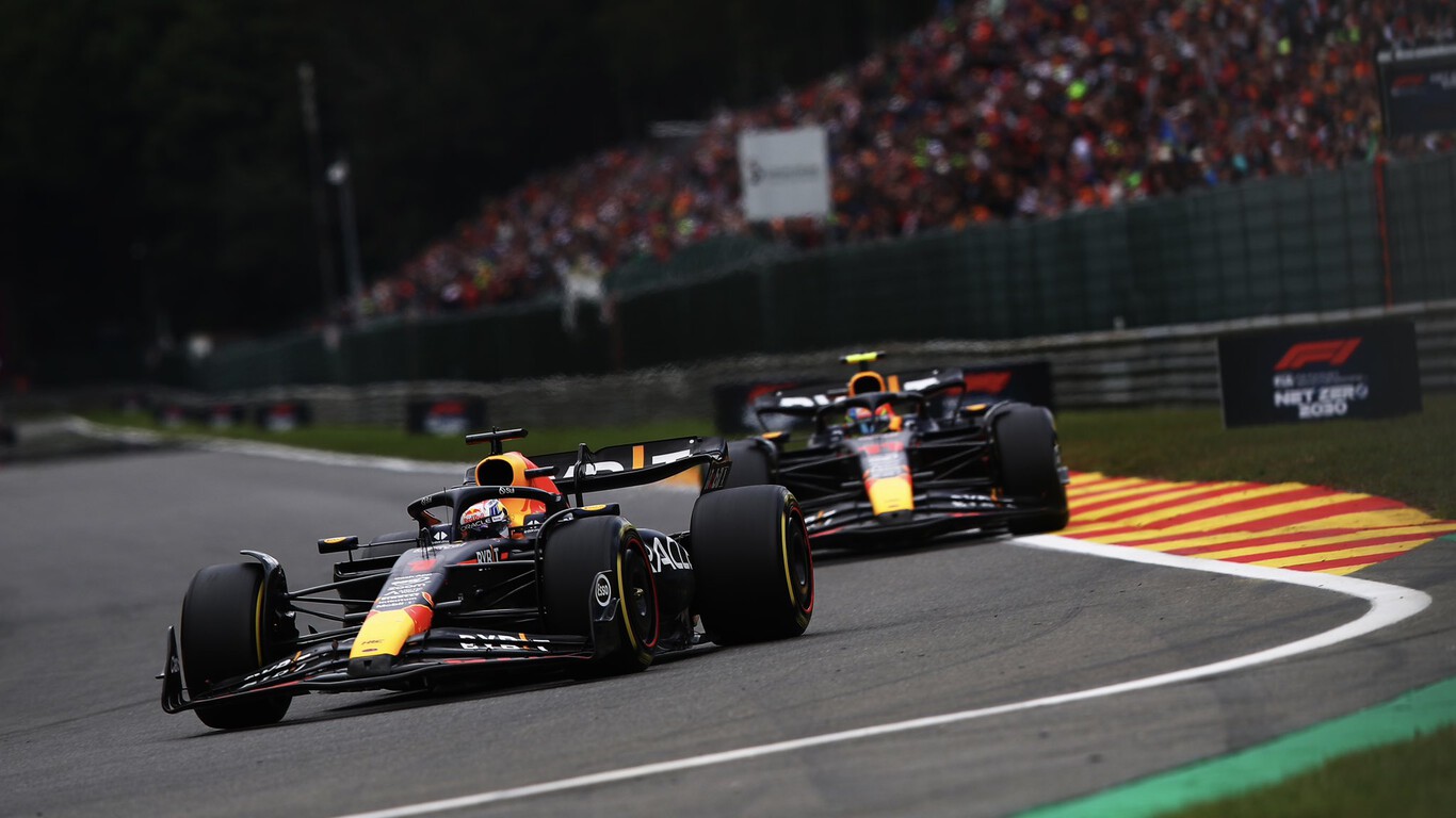 Max Verstappen lidera el doblete de Red Bull, Charles Leclerc se sube al podio y Fernando Alonso resurge