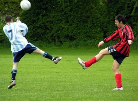 Lesión de pubis, algo habitual en las personas que juegan al futbol de forma aficionada