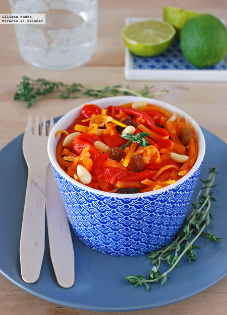 Ensalada de zanahoria rallada y piquillos. Receta ligera