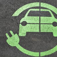 Aparcar en una zona reservada para la recarga de coches eléctricos: casos en los que te pueden multar 