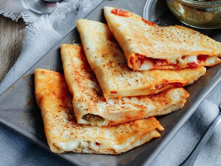 Quesadillas de chorizo con mozzarella y jalapeños. Receta de comida mexicana fusión para cualquier ocasión