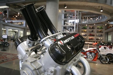 Motus, motor V4 GDI