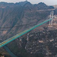 El nuevo puente más alto del mundo está en China: caben dos Torre Eiffel debajo y sólo han tardado cuatro años en levantarlo