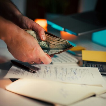 Hay una crisis silenciosa que está quebrando a los hombres modernos: el estrés financiero del que nadie quiere hablar 