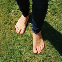 Como si caminaras descalzo: estas son las zapatillas que necesitas para andar con comodidad este verano