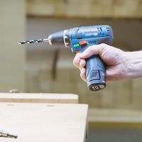 El potente taladro y atornillador Bosch Professional que arrasa en ventas, rebajado y más barato que nunca 