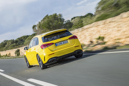 Mercedes-AMG A35 trasera