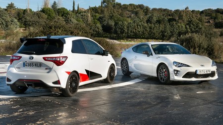Toyota Gt86 Vs Toyota Yaris Grmn 2