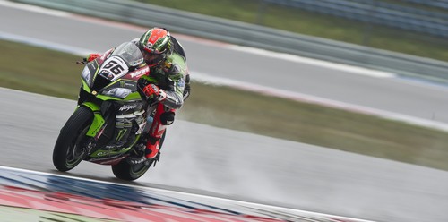Tercera pole position de Tom Sykes en un día donde el show lo puso Lucas Mahias