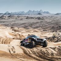 Carlos Sainz gana la última etapa pero no evita el decimocuarto Dakar de Stéphane Peterhansel