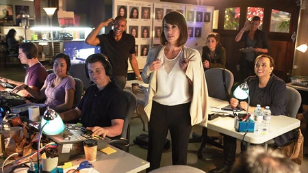La tercera temporada de ‘UnReal’ se retrasa a 2018