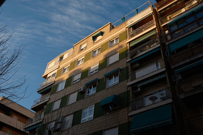 Ya está en vigor, los ayuntamientos pueden multar con hasta 3.000 euros a los vecinos con extractores de humo orientados al patio