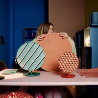 Si no te gustan los altavoces cuadrados, IKEA acaba de anunciar sus nuevos modelos redondos. Y vienen con lámparas LED a juego