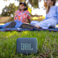 Muy compacto, baratísimo y con sonido Pro: este altavoz inalámbrico JBL quiere ser un éxito no solo en verano