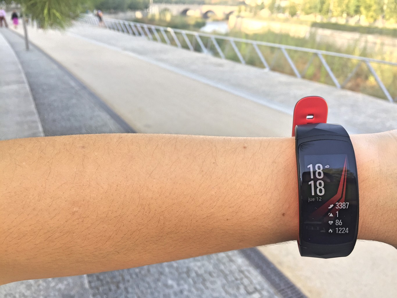 gear fit2 pro spotify