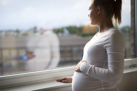 El riesgo de hipertensión en el embarazo aumenta un 50 por ciento si la madre vive en una zona con mucho tráfico