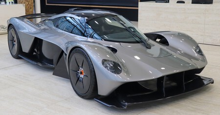 Aston Martin Valkyrie.