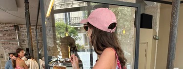 Así son las zapatillas blancas de Skechers: discretas, estilosas y muy ponibles cualquier día de la semana