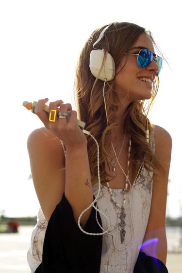 No te deprimas, ya no hay vacaciones pero hoy es viernes, ¿bailamos?