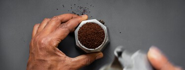 Se acabó el tirar los posos del café: así puedes usarlos para fertilizar las plantas que tengas en tu terraza, patio o jardín 
