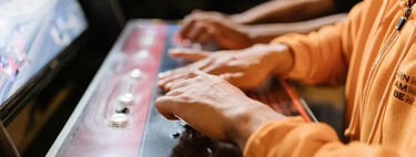 Bogotá revive la nostalgia gamer con torneo EA Sports FC 25 y nueva zona retro en el corazón de la ciudad 