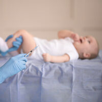 La vacuna Bexsero comienza a administrarse gratis en Cataluña a los recién nacidos