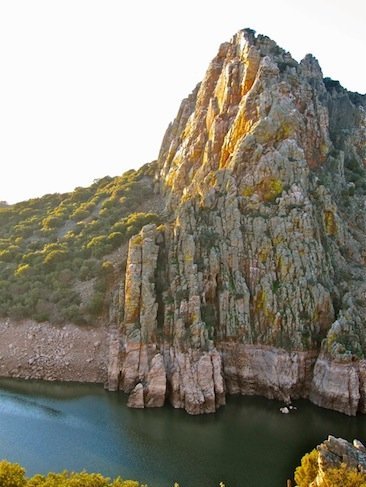 ¿Donde estamos? Un peñasco con leyenda