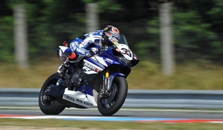 Marco Melandri renueva con Yamaha