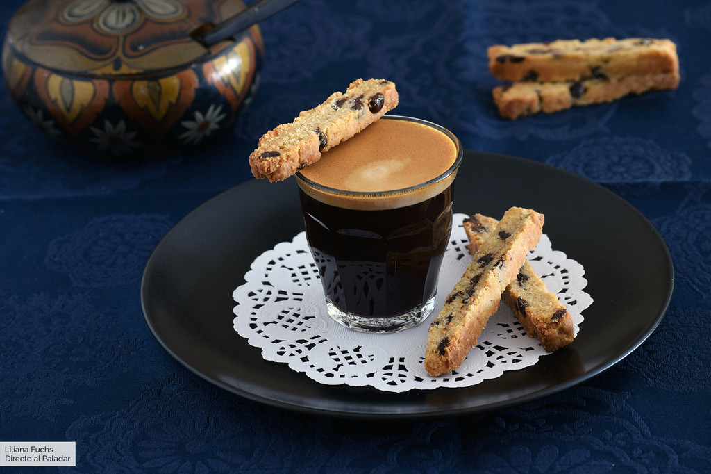 Biscotti crujientes de limón y chocolate: tentadora receta para el café (que casualmente es vegana)