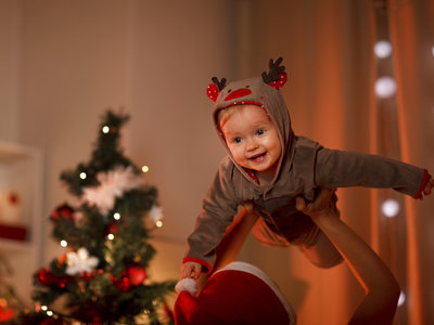 Su primera Navidad comiendo en la mesa: consejos para disfrutar en familia 