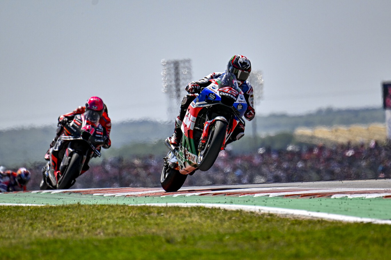 ¡Histórico! Álex Rins se estrena con Honda tras la enésima metedura de pata de Pecco Bagnaia en Austin