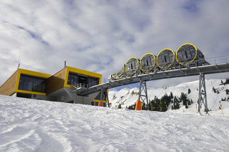 Suiza acoge el funicular más empinado del mundo