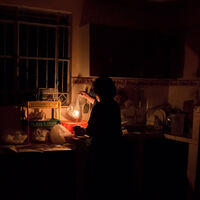 Se burlaban de mi móvil, pero fue el único que nos mantuvo conectados durante el apagón