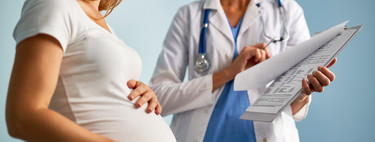 Al encontrar que muchas embarazadas con COVID-19 son asintomáticas, sugieren hacer prueba a todas al ser ingresadas para dar a luz