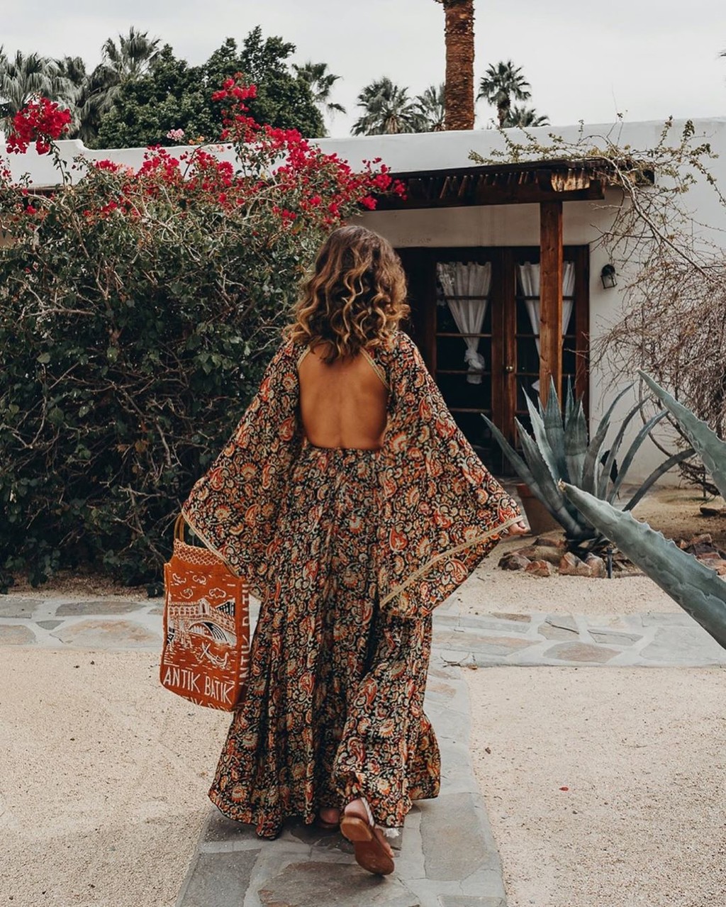 Si todavía no sabes cómo llevar un vestido con la espalda al aire estos looks podrían inspirarte 
