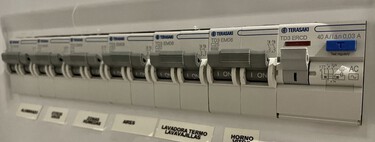 Cada vez que llovía le saltaban los plomos. Así acabó con el problema sin llamar al electricista