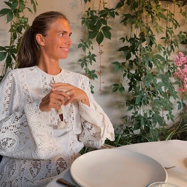 Los dos vestidos camiseros de lino que reinarán en el armario de las pijas: Zara y Mango se han coronado