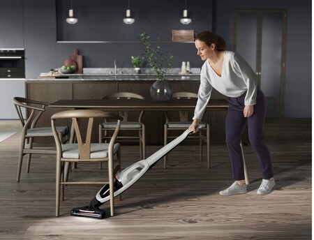 Ofertas en aspiradores verticales AEG en Amazon: descuentos de hasta el 30% en aspiradores que incluyen luz Led o cepillo para mascotas
